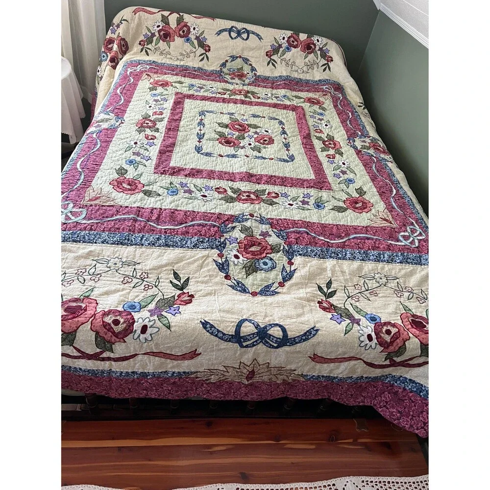 Beautifully Appliqued King Quilt